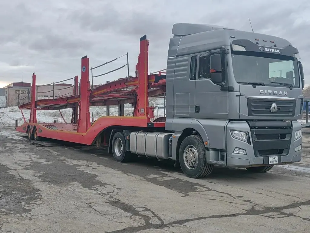 Погрузка автомобиля на автовоз СТС во Владивостоке